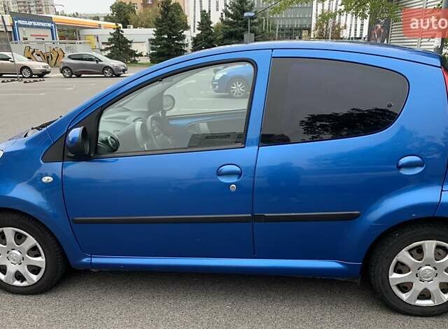 Синий Пежо 107, объемом двигателя 1 л и пробегом 113 тыс. км за 4200 $, фото 1 на Automoto.ua