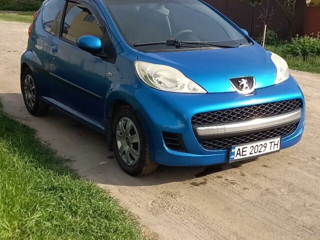 Синий Пежо 107, объемом двигателя 1 л и пробегом 170 тыс. км за 4400 $, фото 1 на Automoto.ua