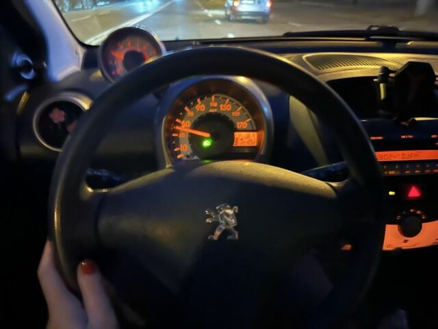 Синий Пежо 107, объемом двигателя 1 л и пробегом 217 тыс. км за 5200 $, фото 2 на Automoto.ua
