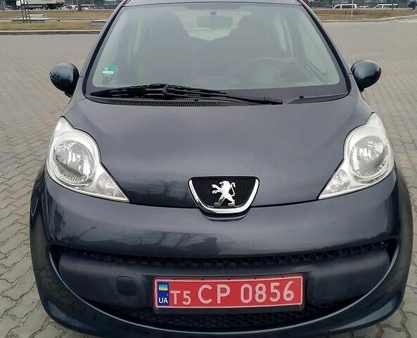 Зеленый Пежо 107, объемом двигателя 1 л и пробегом 110 тыс. км за 4500 $, фото 1 на Automoto.ua