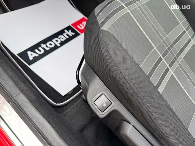 Красный Пежо 108, объемом двигателя 1 л и пробегом 54 тыс. км за 9390 $, фото 18 на Automoto.ua