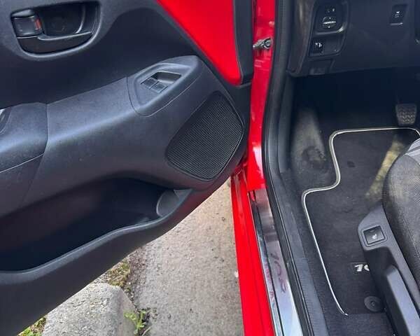 Красный Пежо 108, объемом двигателя 1 л и пробегом 54 тыс. км за 8999 $, фото 16 на Automoto.ua