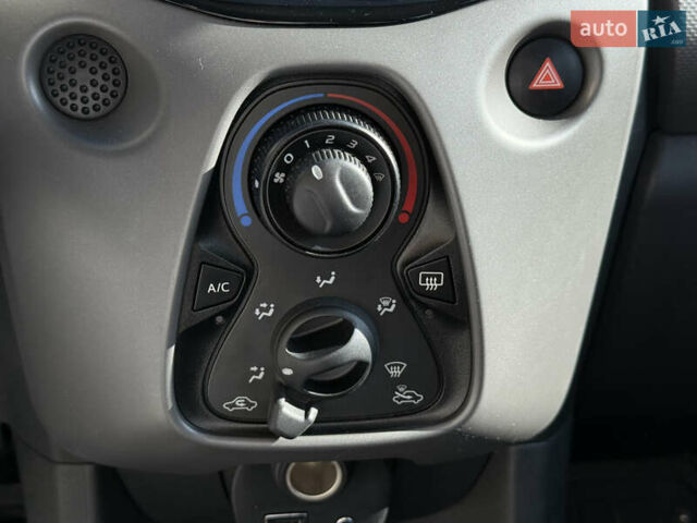 Сірий Пежо 108, об'ємом двигуна 1 л та пробігом 47 тис. км за 9250 $, фото 21 на Automoto.ua