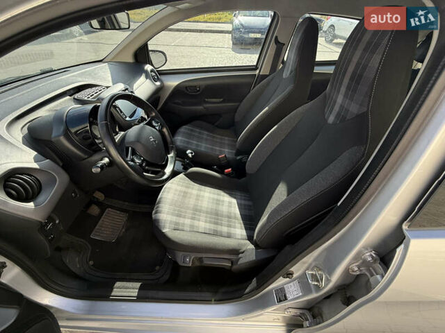 Сірий Пежо 108, об'ємом двигуна 1 л та пробігом 47 тис. км за 9250 $, фото 12 на Automoto.ua
