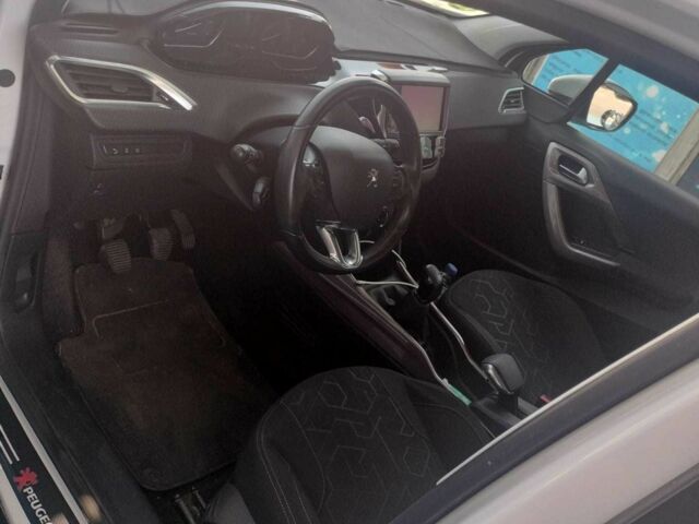 Белый Пежо 2008, объемом двигателя 1.2 л и пробегом 130 тыс. км за 6967 $, фото 6 на Automoto.ua