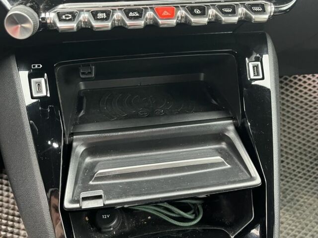 Белый Пежо 2008, объемом двигателя 0 л и пробегом 67 тыс. км за 367 $, фото 16 на Automoto.ua