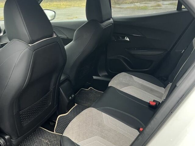 Белый Пежо 2008, объемом двигателя 0 л и пробегом 67 тыс. км за 367 $, фото 15 на Automoto.ua