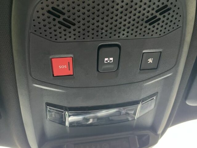 Белый Пежо 2008, объемом двигателя 0 л и пробегом 67 тыс. км за 367 $, фото 9 на Automoto.ua