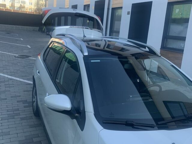 Белый Пежо 2008, объемом двигателя 1.2 л и пробегом 171 тыс. км за 8000 $, фото 2 на Automoto.ua