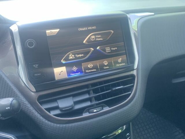 Белый Пежо 2008, объемом двигателя 1.2 л и пробегом 171 тыс. км за 8000 $, фото 4 на Automoto.ua