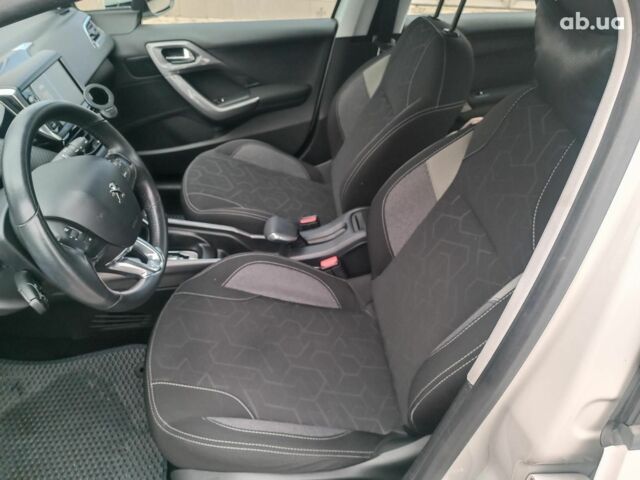 Белый Пежо 2008, объемом двигателя 1.2 л и пробегом 79 тыс. км за 11990 $, фото 18 на Automoto.ua