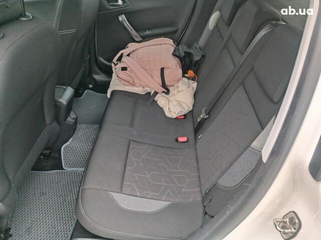 Белый Пежо 2008, объемом двигателя 1.2 л и пробегом 79 тыс. км за 11990 $, фото 11 на Automoto.ua