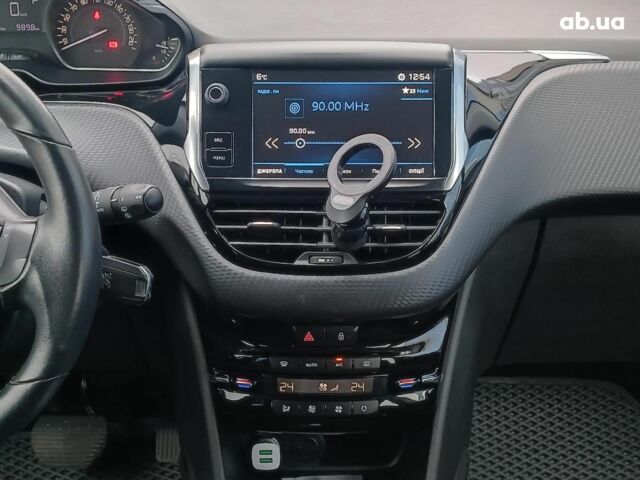 Белый Пежо 2008, объемом двигателя 1.2 л и пробегом 79 тыс. км за 11990 $, фото 15 на Automoto.ua