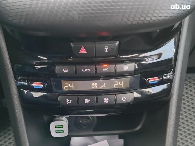 Белый Пежо 2008, объемом двигателя 1.2 л и пробегом 79 тыс. км за 11990 $, фото 26 на Automoto.ua