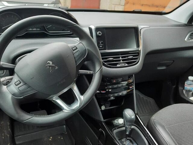 Пежо 2008 2019 у Кропивницькому (Кіровограді) на Automoto.ua Білий Пежо 2008, об'ємом двигуна 1.2 л та пробігом 23 тис. км за 15500 $, фото 5 на Automoto.ua