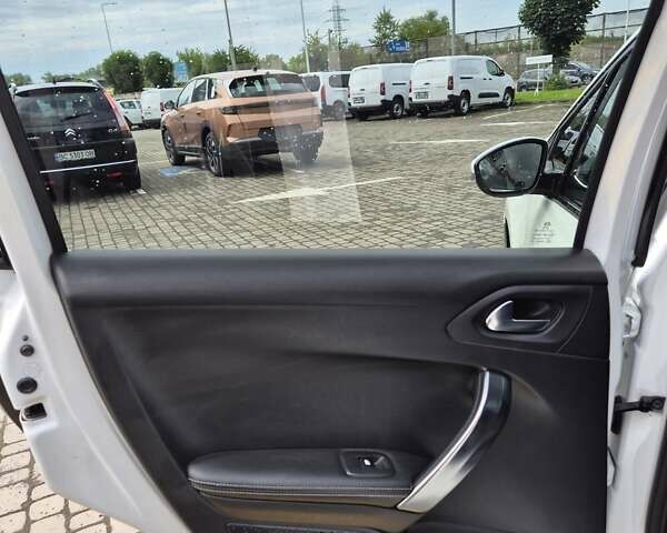 Білий Пежо 2008, об'ємом двигуна 1.2 л та пробігом 84 тис. км за 9999 $, фото 44 на Automoto.ua
