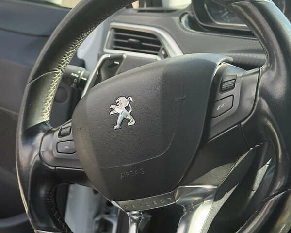 Белый Пежо 2008, объемом двигателя 1.2 л и пробегом 174 тыс. км за 6900 $, фото 20 на Automoto.ua