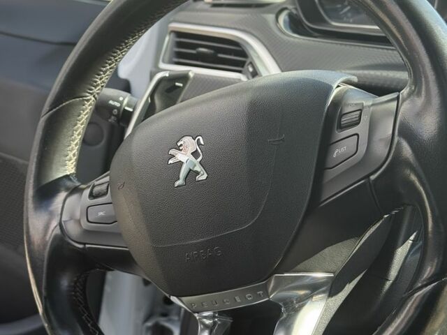 Белый Пежо 2008, объемом двигателя 1.2 л и пробегом 174 тыс. км за 6900 $, фото 19 на Automoto.ua