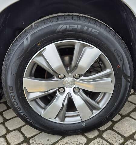 Пежо 2008 2014 у Івано-Франківську на Automoto.ua Білий Пежо 2008, об'ємом двигуна 1.2 л та пробігом 84 тис. км за 9999 $, фото 24 на Automoto.ua