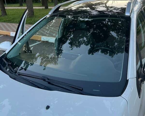 Білий Пежо 2008, об'ємом двигуна 1.2 л та пробігом 118 тис. км за 9000 $, фото 15 на Automoto.ua