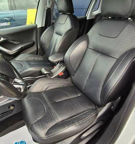 Пежо 2008 2014 у Івано-Франківську на Automoto.ua Білий Пежо 2008, об'ємом двигуна 1.2 л та пробігом 84 тис. км за 9999 $, фото 27 на Automoto.ua