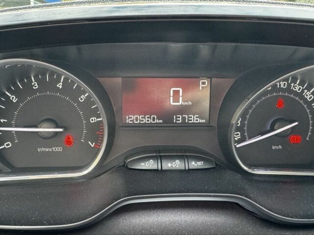 Пежо 2008 2014 у Львові на Automoto.ua Білий Пежо 2008, об'ємом двигуна 1.6 л та пробігом 120 тис. км за 8700 $, фото 6 на Automoto.ua