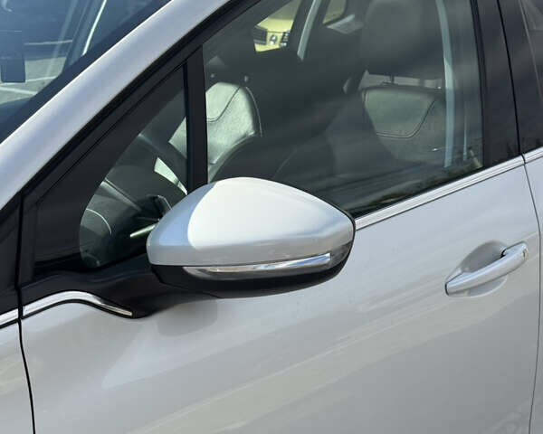 Белый Пежо 2008, объемом двигателя 1.2 л и пробегом 174 тыс. км за 6900 $, фото 11 на Automoto.ua