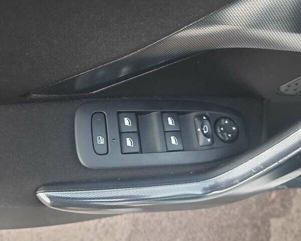 Белый Пежо 2008, объемом двигателя 1.6 л и пробегом 168 тыс. км за 10300 $, фото 8 на Automoto.ua