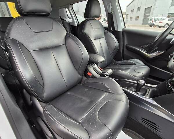 Пежо 2008 2014 у Івано-Франківську на Automoto.ua Білий Пежо 2008, об'ємом двигуна 1.2 л та пробігом 84 тис. км за 9999 $, фото 56 на Automoto.ua