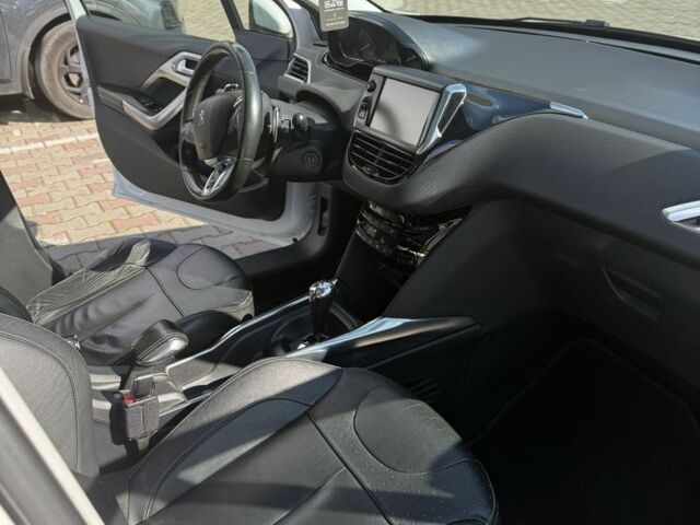 Белый Пежо 2008, объемом двигателя 1.2 л и пробегом 174 тыс. км за 6900 $, фото 20 на Automoto.ua