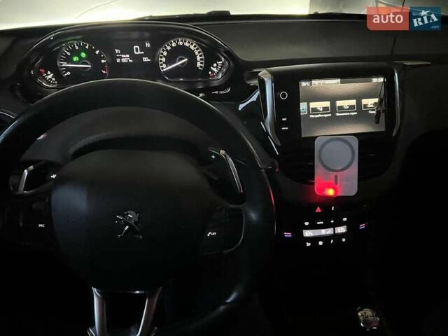 Білий Пежо 2008, об'ємом двигуна 1.2 л та пробігом 118 тис. км за 9000 $, фото 21 на Automoto.ua