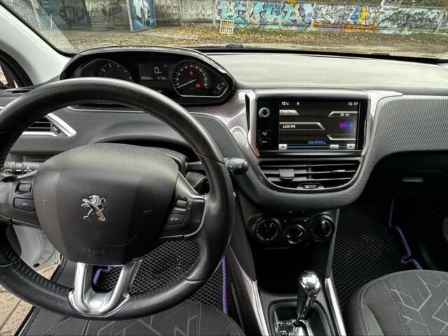 Пежо 2008 2014 у Львові на Automoto.ua Білий Пежо 2008, об'ємом двигуна 1.6 л та пробігом 120 тис. км за 8700 $, фото 7 на Automoto.ua