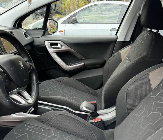 Пежо 2008 2014 у Львові на Automoto.ua Білий Пежо 2008, об'ємом двигуна 1.6 л та пробігом 120 тис. км за 8700 $, фото 2 на Automoto.ua