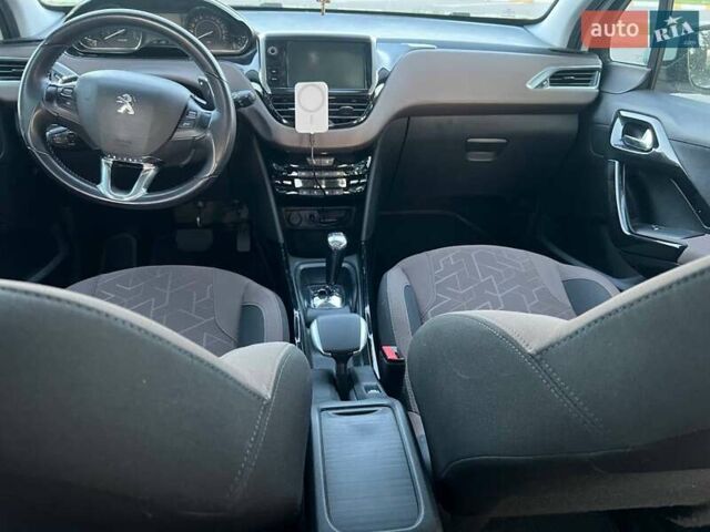 Білий Пежо 2008, об'ємом двигуна 1.2 л та пробігом 118 тис. км за 9000 $, фото 10 на Automoto.ua