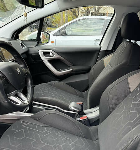 Пежо 2008 2014 у Львові на Automoto.ua Білий Пежо 2008, об'ємом двигуна 1.6 л та пробігом 120 тис. км за 9000 $, фото 10 на Automoto.ua