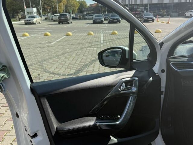 Белый Пежо 2008, объемом двигателя 1.2 л и пробегом 174 тыс. км за 6900 $, фото 12 на Automoto.ua