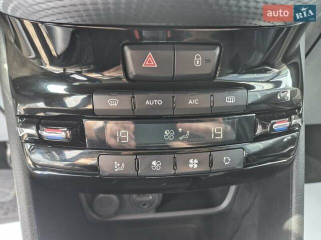 Пежо 2008 2014 у Івано-Франківську на Automoto.ua Білий Пежо 2008, об'ємом двигуна 1.2 л та пробігом 84 тис. км за 9999 $, фото 35 на Automoto.ua