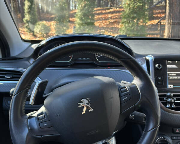 Белый Пежо 2008, объемом двигателя 1.2 л и пробегом 121 тыс. км за 9900 $, фото 13 на Automoto.ua