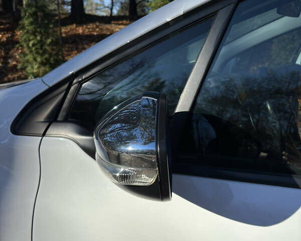 Белый Пежо 2008, объемом двигателя 1.2 л и пробегом 121 тыс. км за 9900 $, фото 4 на Automoto.ua