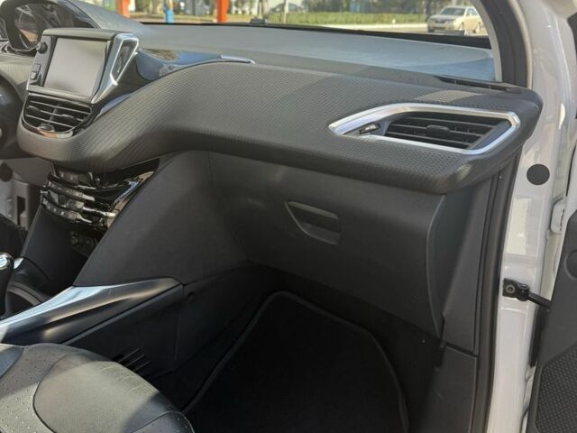 Белый Пежо 2008, объемом двигателя 1.2 л и пробегом 174 тыс. км за 6900 $, фото 14 на Automoto.ua