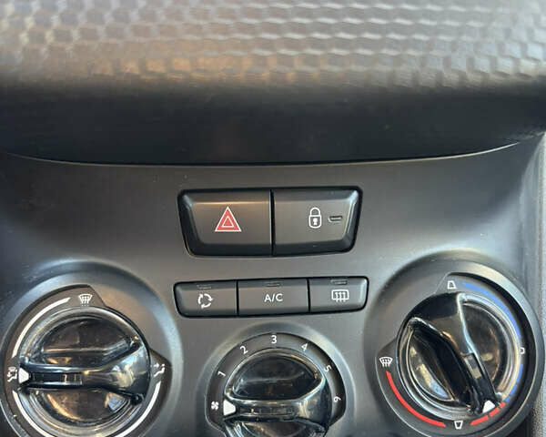 Белый Пежо 2008, объемом двигателя 1.2 л и пробегом 121 тыс. км за 9900 $, фото 17 на Automoto.ua