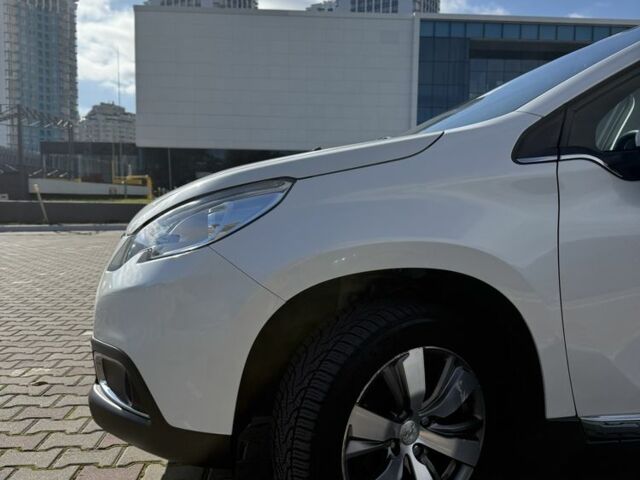 Белый Пежо 2008, объемом двигателя 1.2 л и пробегом 174 тыс. км за 6900 $, фото 4 на Automoto.ua