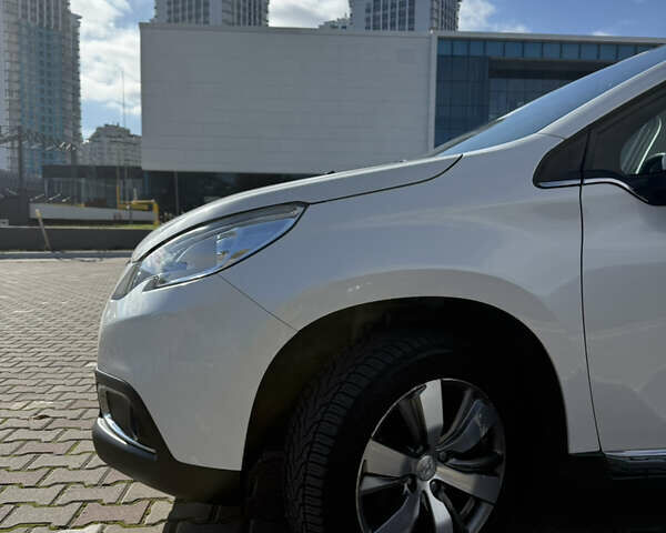 Белый Пежо 2008, объемом двигателя 1.2 л и пробегом 174 тыс. км за 6900 $, фото 4 на Automoto.ua