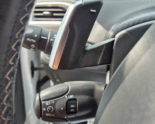 Білий Пежо 2008, об'ємом двигуна 1.2 л та пробігом 84 тис. км за 9999 $, фото 28 на Automoto.ua