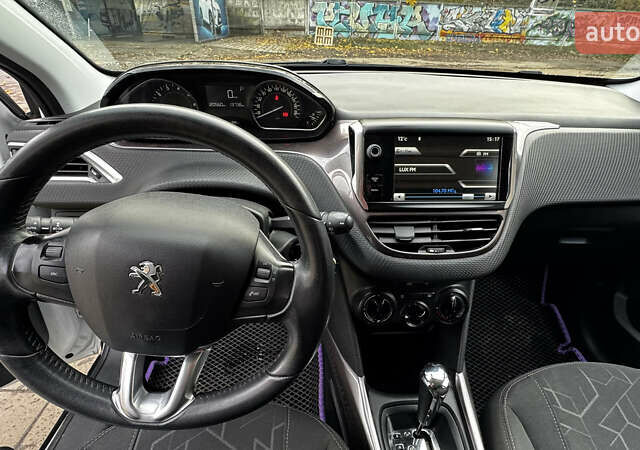 Пежо 2008 2014 у Львові на Automoto.ua Білий Пежо 2008, об'ємом двигуна 1.6 л та пробігом 120 тис. км за 9000 $, фото 5 на Automoto.ua