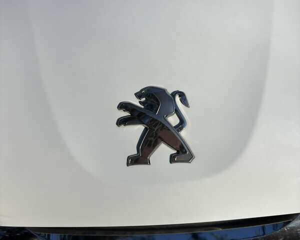 Белый Пежо 2008, объемом двигателя 1.2 л и пробегом 121 тыс. км за 9900 $, фото 21 на Automoto.ua