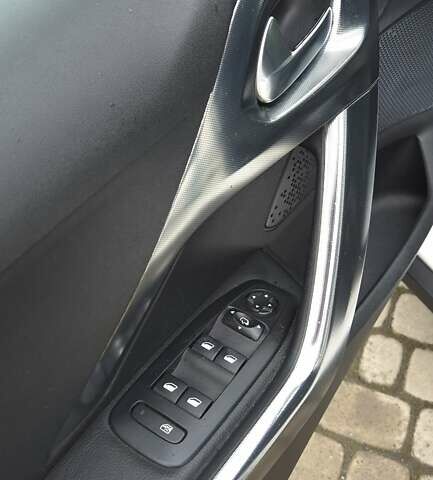 Білий Пежо 2008, об'ємом двигуна 1.2 л та пробігом 84 тис. км за 9999 $, фото 23 на Automoto.ua