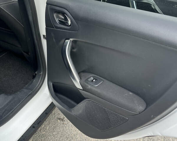 Белый Пежо 2008, объемом двигателя 1.6 л и пробегом 139 тыс. км за 9777 $, фото 9 на Automoto.ua