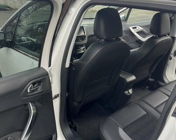 Белый Пежо 2008, объемом двигателя 1.6 л и пробегом 139 тыс. км за 9777 $, фото 14 на Automoto.ua