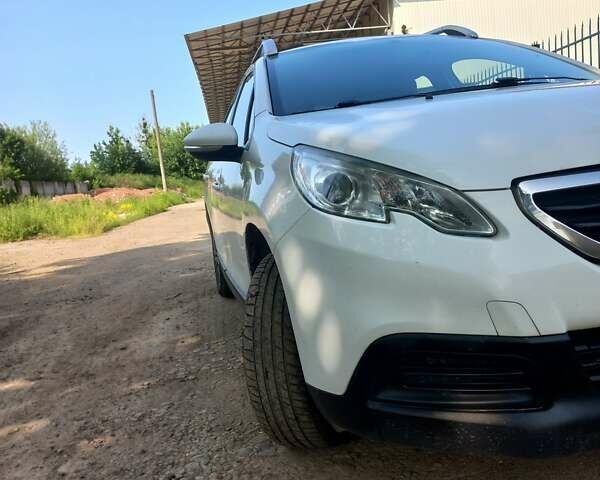 Білий Пежо 2008, об'ємом двигуна 1.56 л та пробігом 271 тис. км за 10240 $, фото 12 на Automoto.ua
